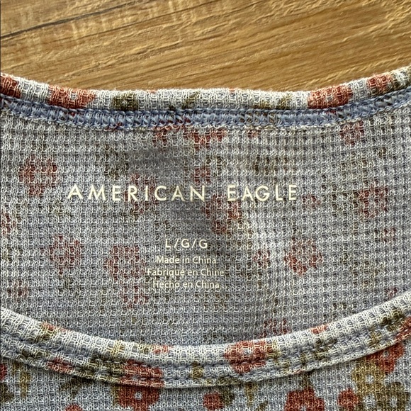 American Eagle Floral Patterned Blue Baby Tee Women's Top, Size Large - Picture 7 of 9